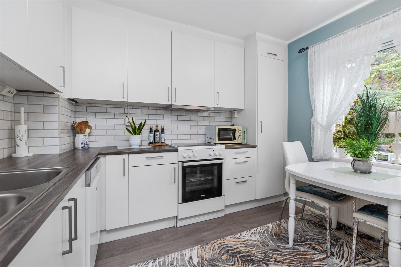 Lyst og trivelig kjøkken Galleribilde