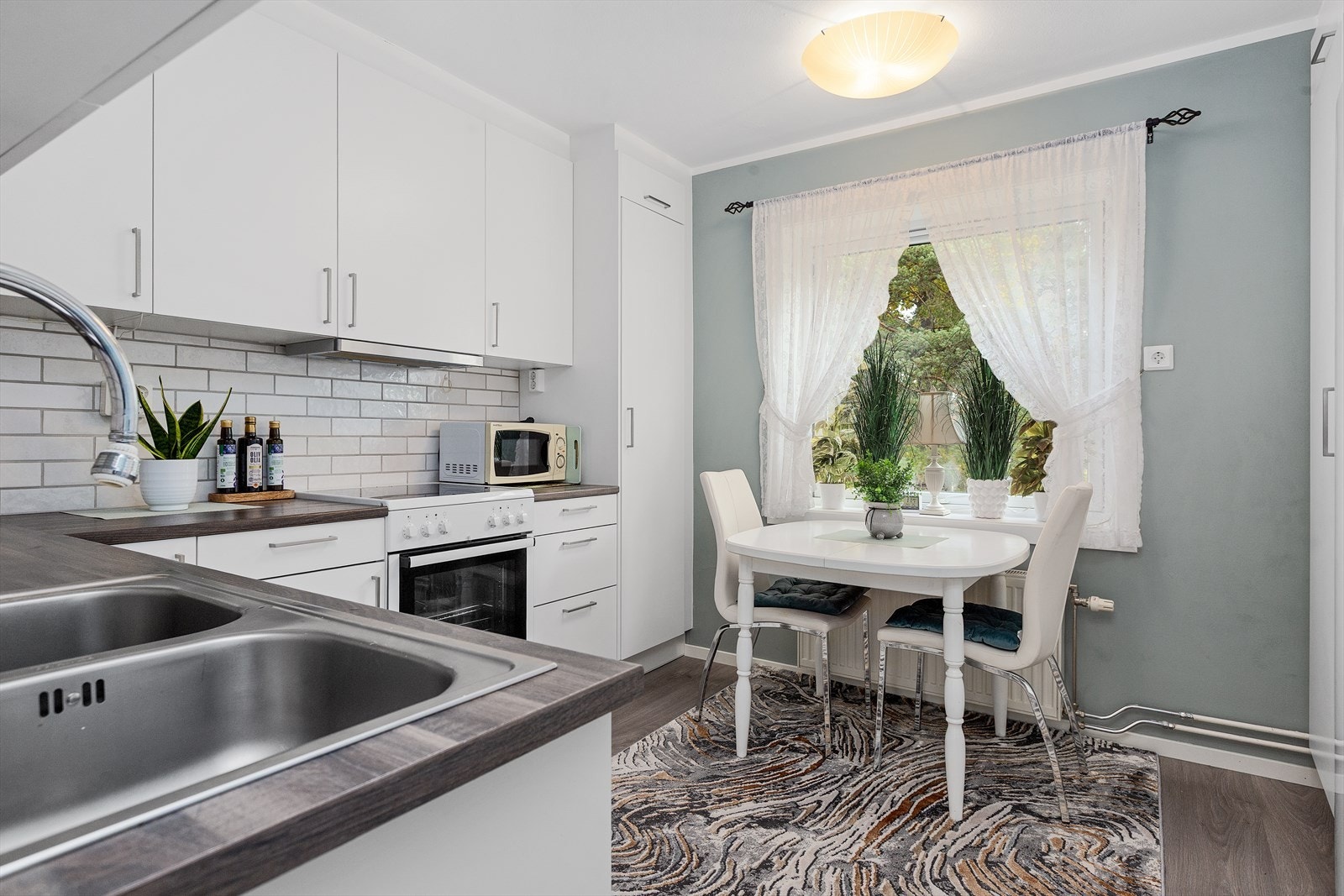 Kjøkken med spiseplass Galleribilde