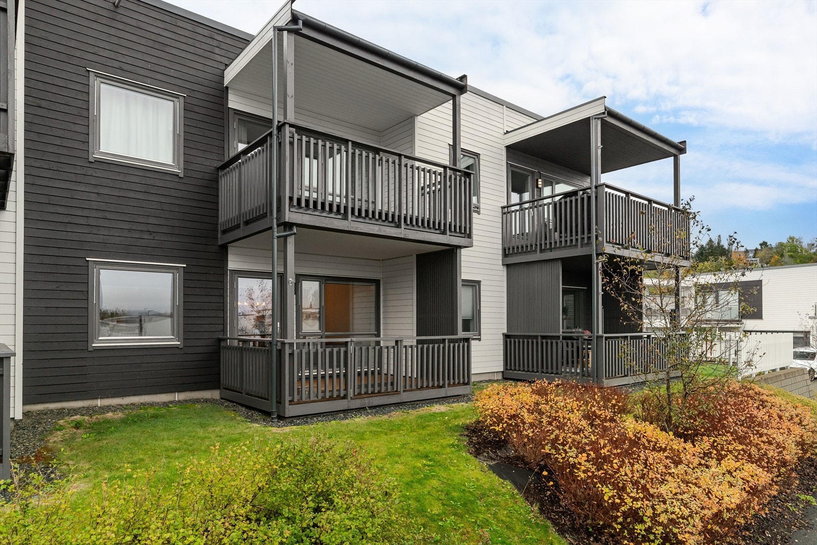 Aktiv Eiendomsmegling v/ Christian Drøyvold har gleden av å presentere Blåklokkesvingen 41 - en pen 2-roms leilighet fra 2020 med moderne fasiliteter og god planløsning. Galleribilde