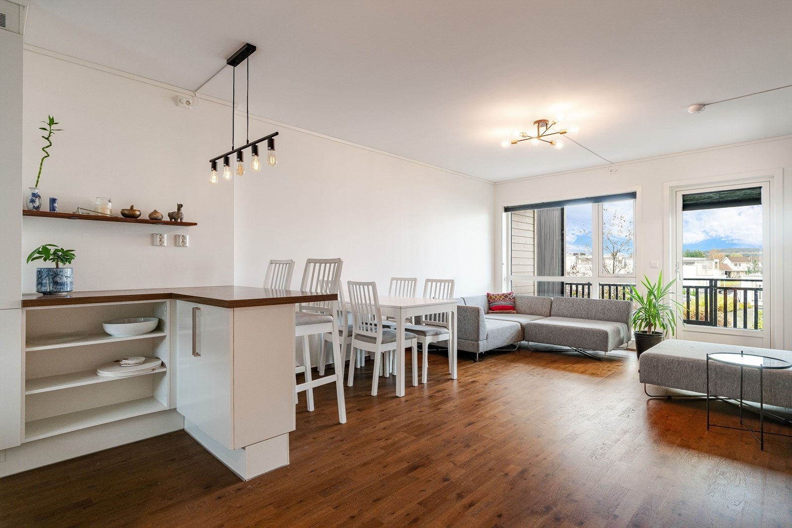 Stue/kjøkknet er på romslige 26kvm. Galleribilde