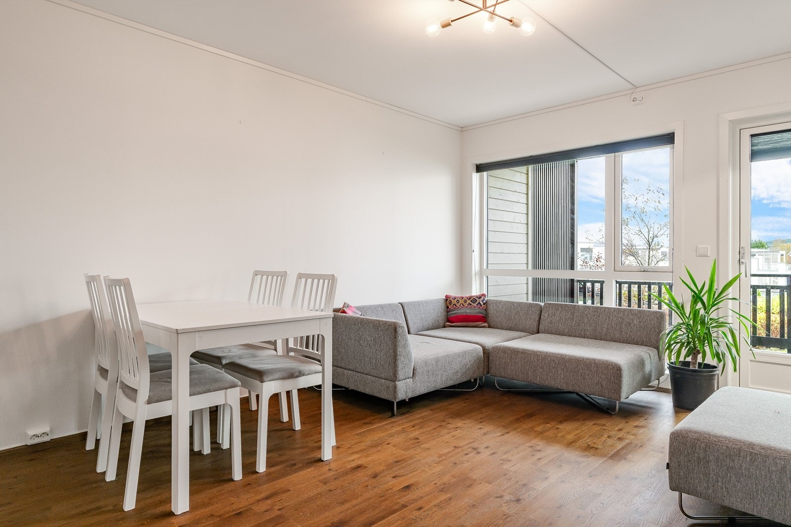 En moderne 2-roms leilighet med god planløsning og en innbydende utførelse. Galleribilde