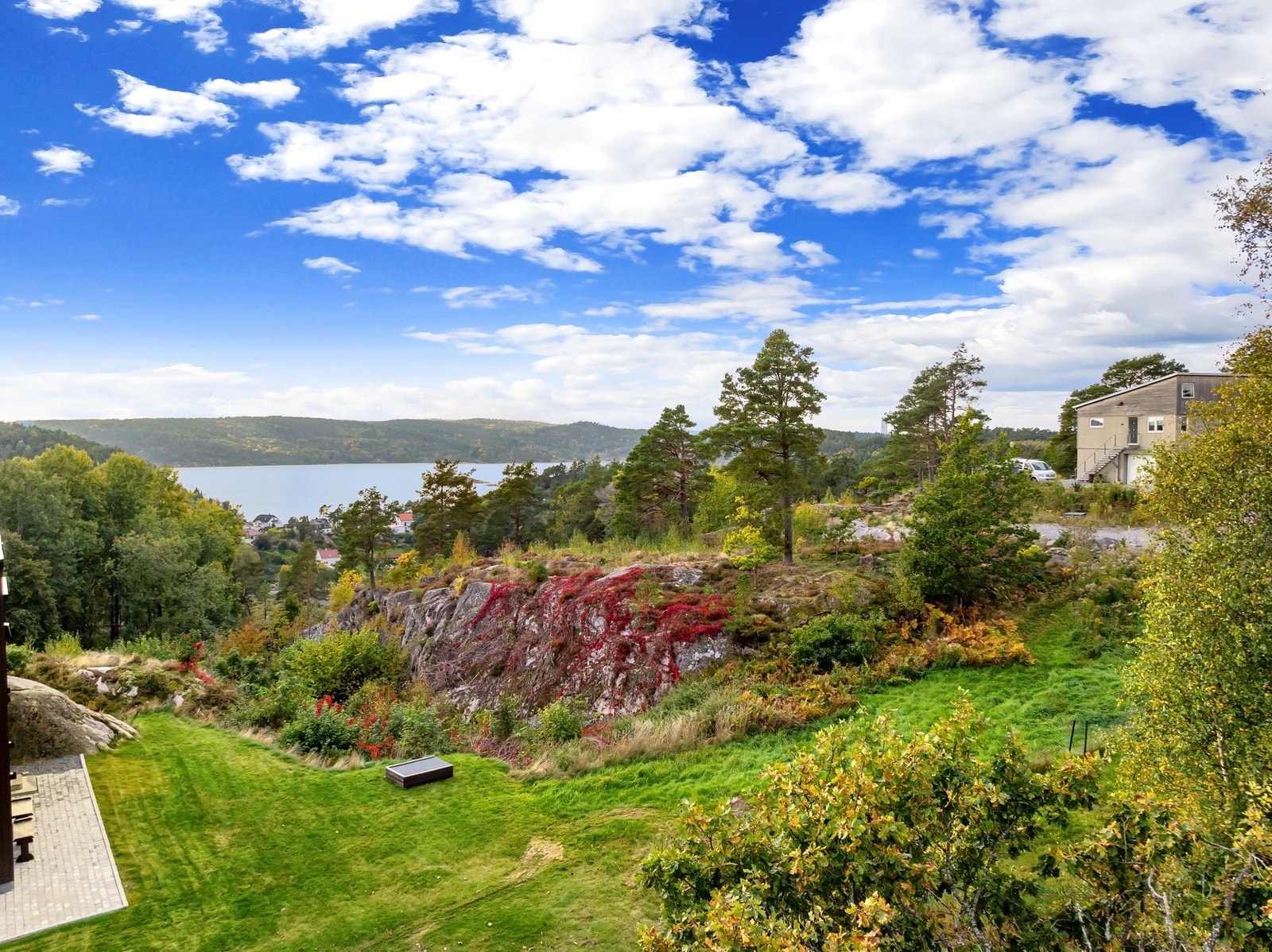 Fjellplatået gjør at man aldri vil få noe bebyggelse foran seg. Galleribilde