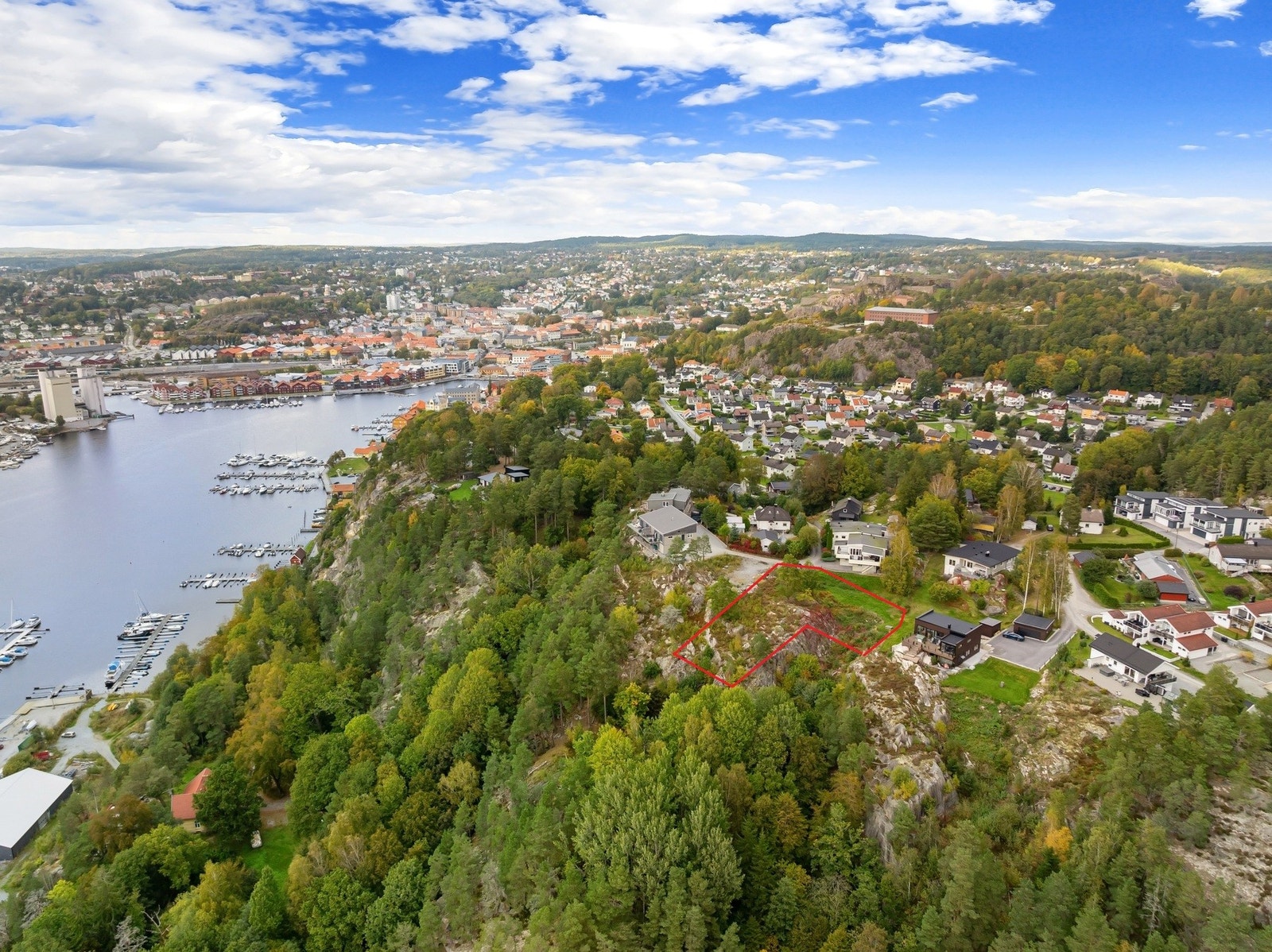 Velkommen til denne unike tomten i Brønnhøydveien 7! (tomtemarkering er kun av illustrativ karakter) Galleribilde