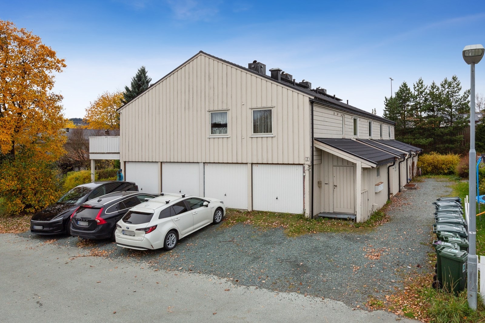 Boligen disponerer egen garasjeplass under bygget Galleribilde