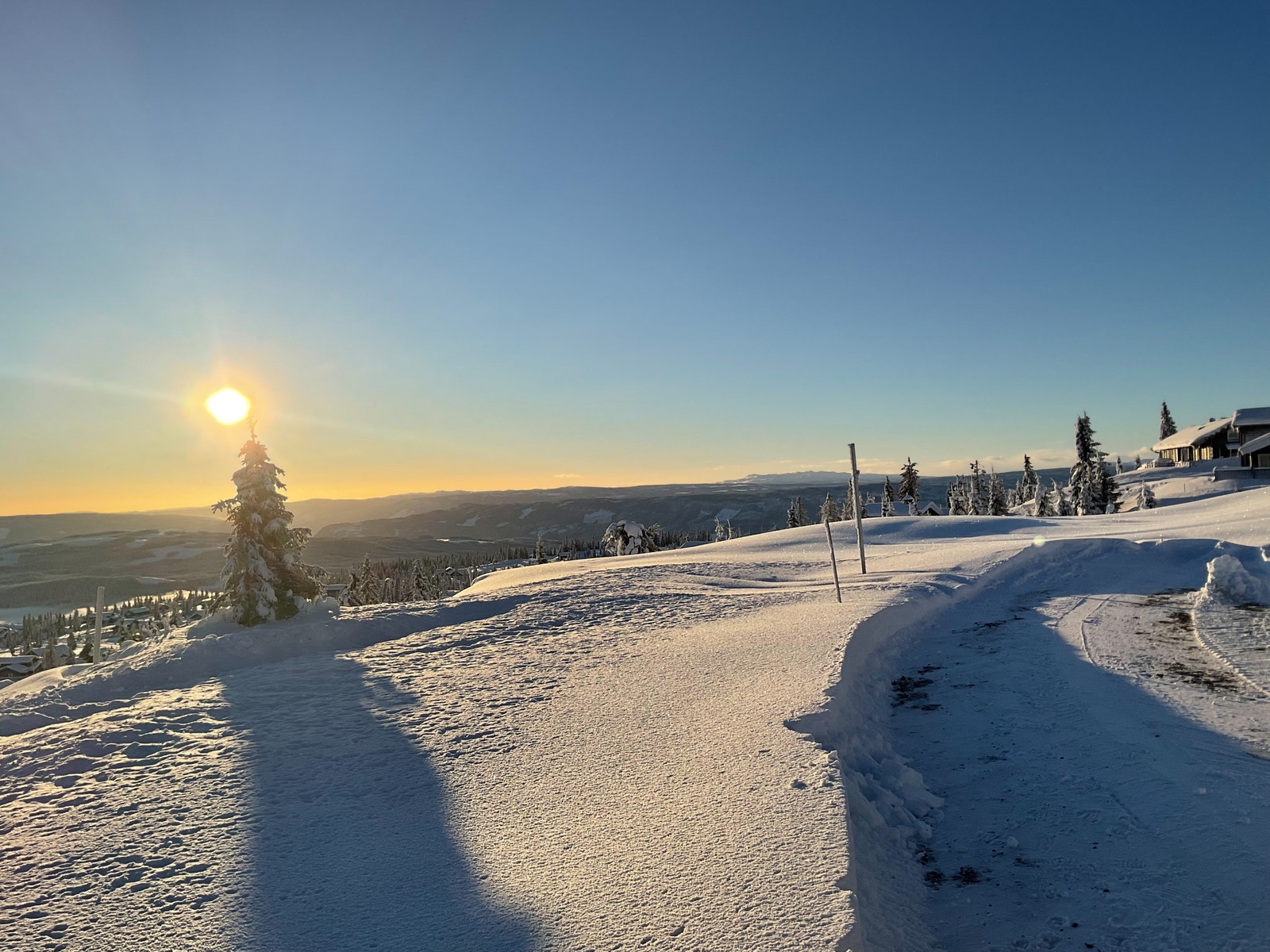 Utsikt fra tomt 17 mot Synnfjell i vest Galleribilde