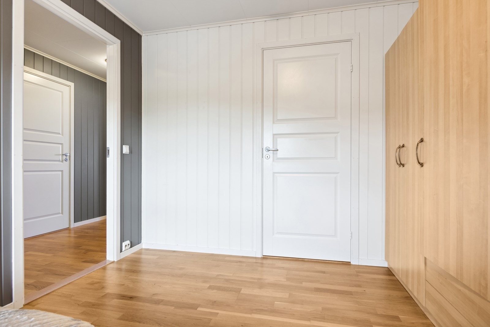 Innenfor hovedsoverom finner man teknisk rom/sportsbod. Galleribilde