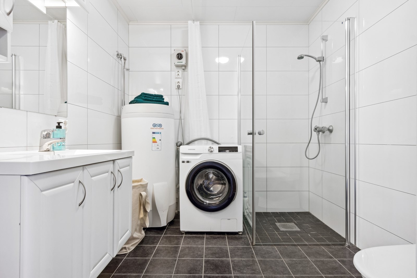 Kombinert bad/vaskerom. Galleribilde