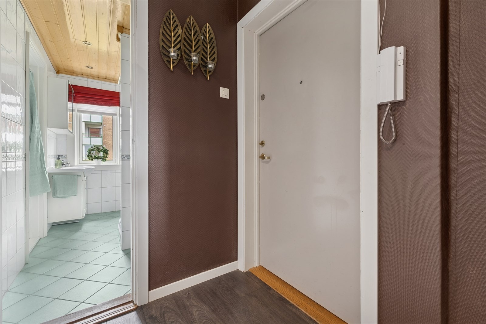 Velkommen inn! Inngangspartiet gir et ryddig førsteinntrykk Galleribilde