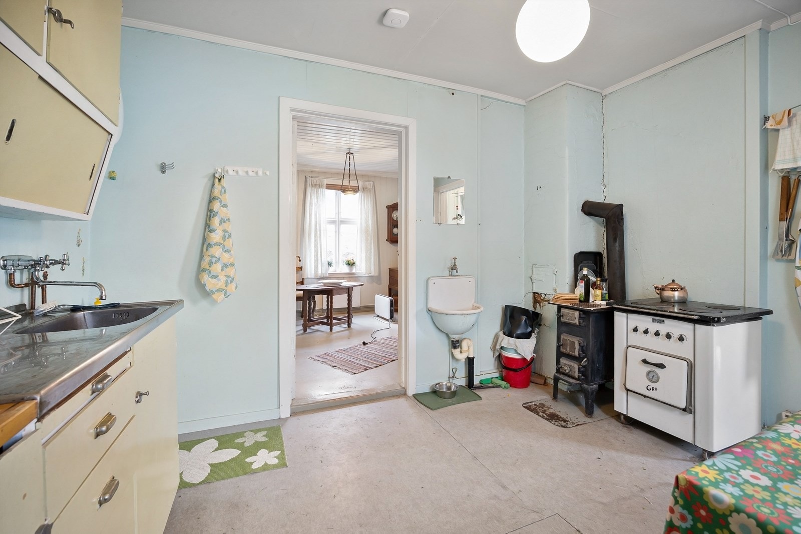 På kjøkkenet er det adkomst til jordkjeller Galleribilde