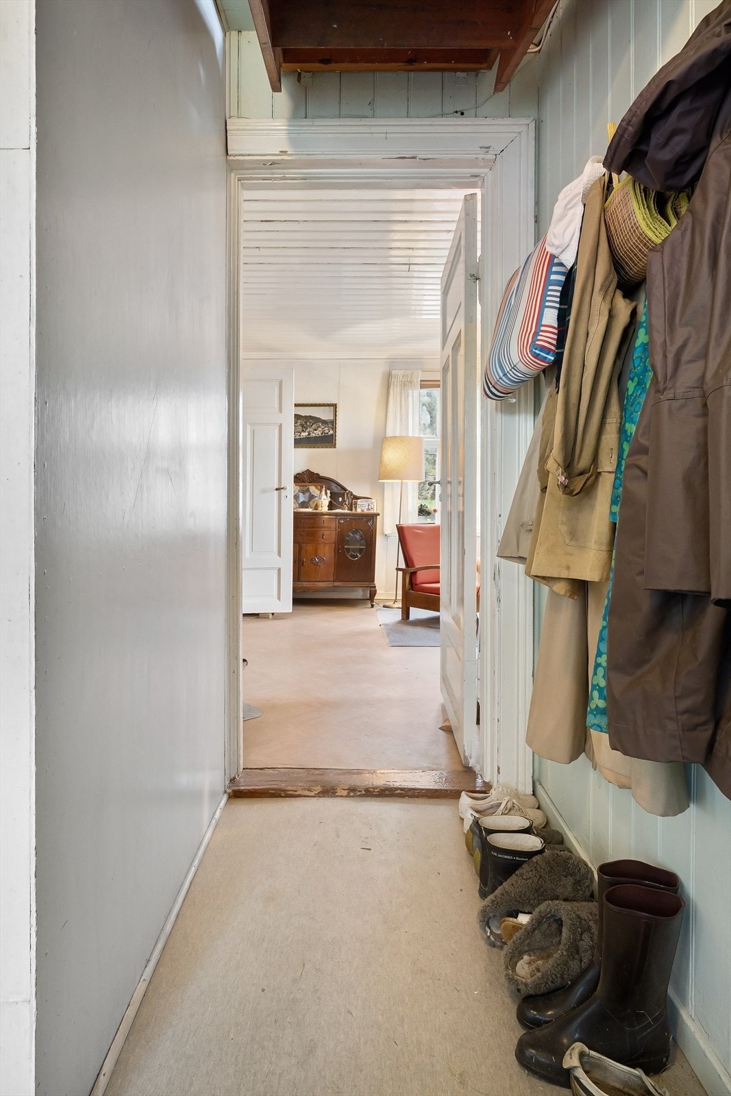 Fra entréen kan du senke trappen som går videre til loftet Galleribilde