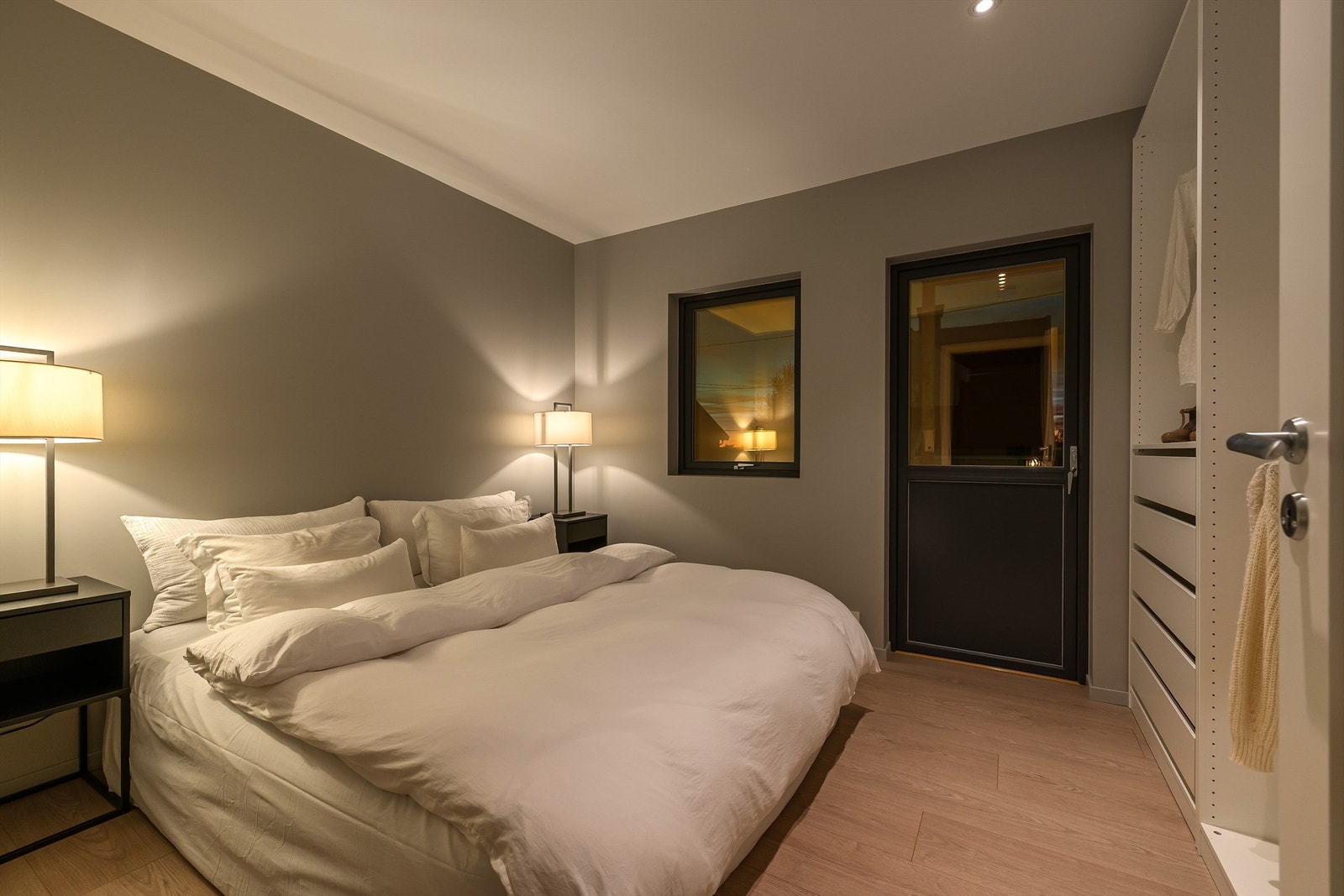 Hovedsoverommet er lunt, og god plass til dobbeltseng. Galleribilde