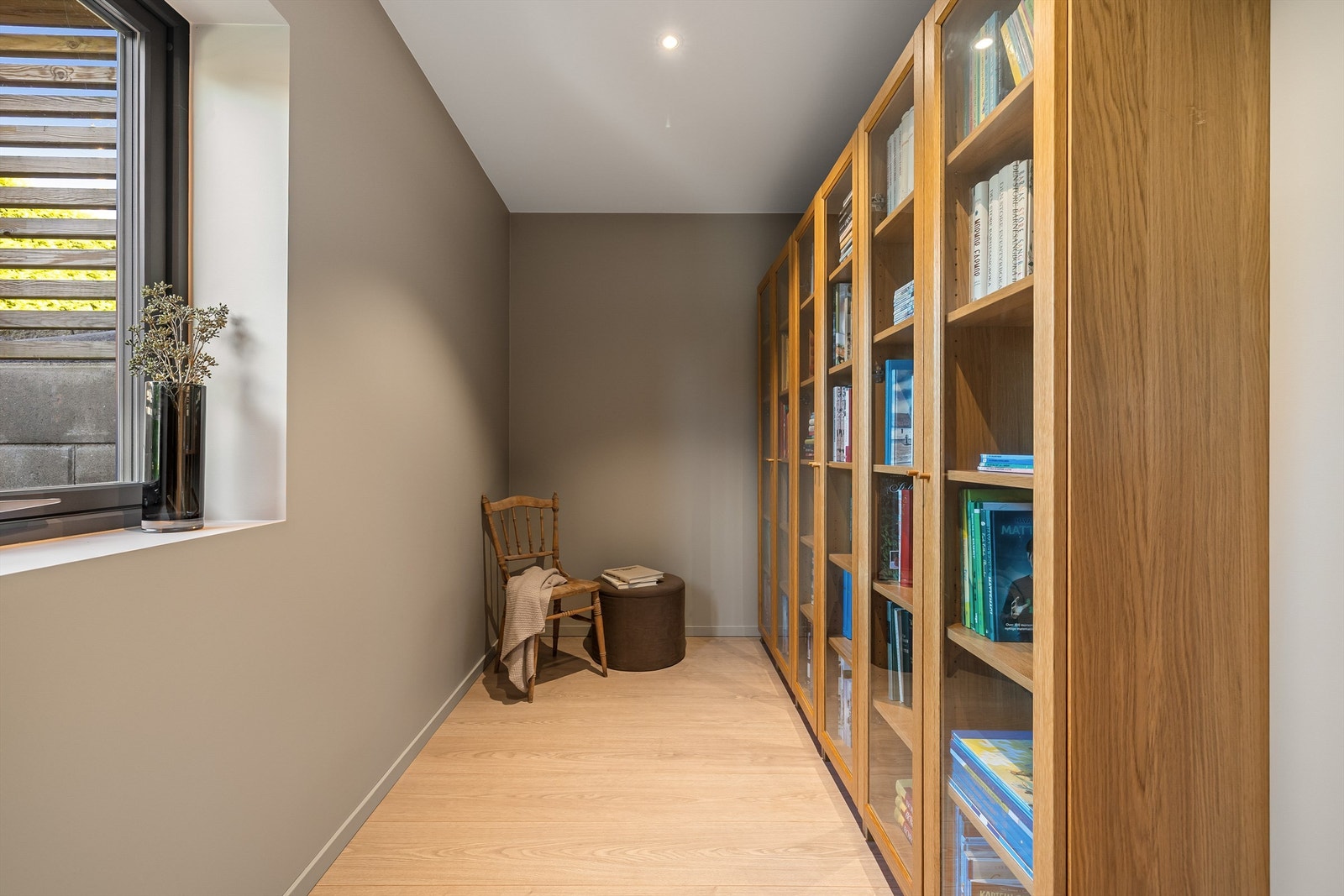 Soverom #3 utgjør ca. 6,8kvm, og rommer både seng og garderobeløsninger. Galleribilde