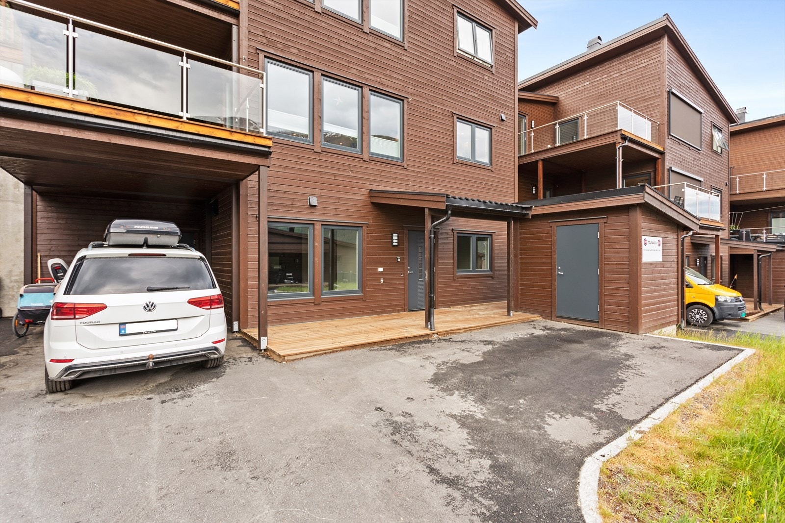 Nyoppført og moderne leilegheit i 1. etasje med enkel tilkomst. Galleribilde