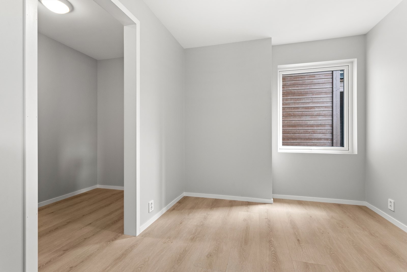 Rom med garderobeløysing. Galleribilde