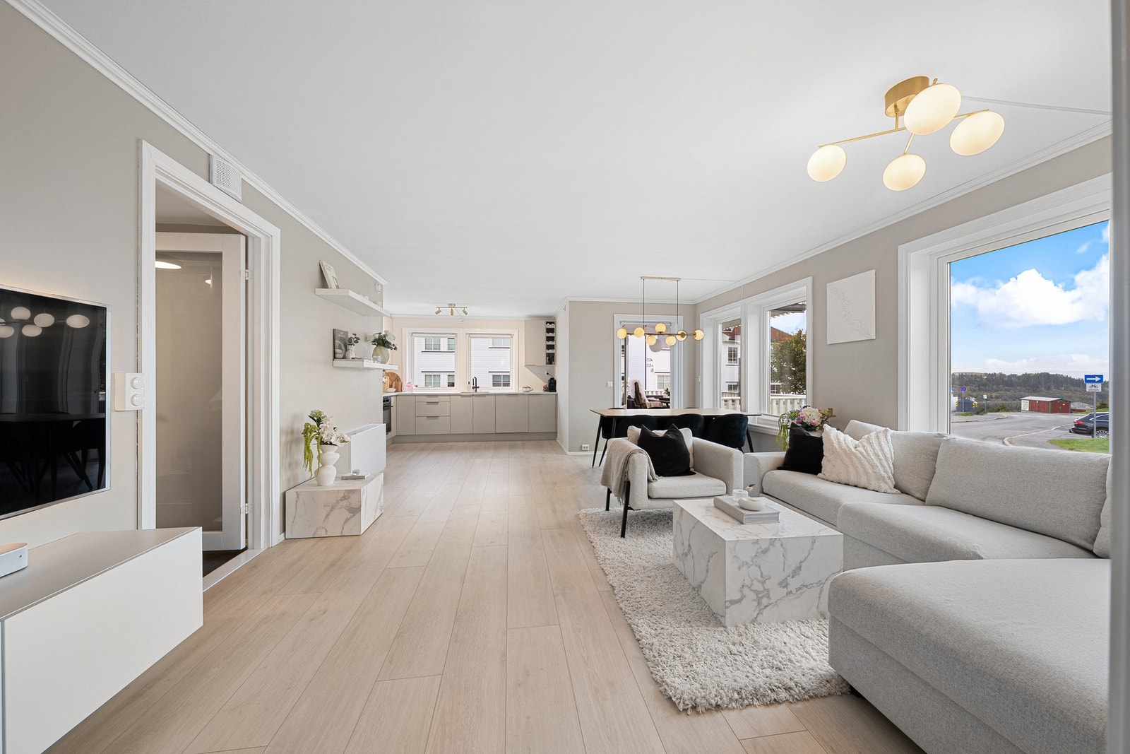 Fjernvarme i tillegg til balansert ventilasjon gir en effektiv oppvarming og et sunt inneklima året rundt. Galleribilde