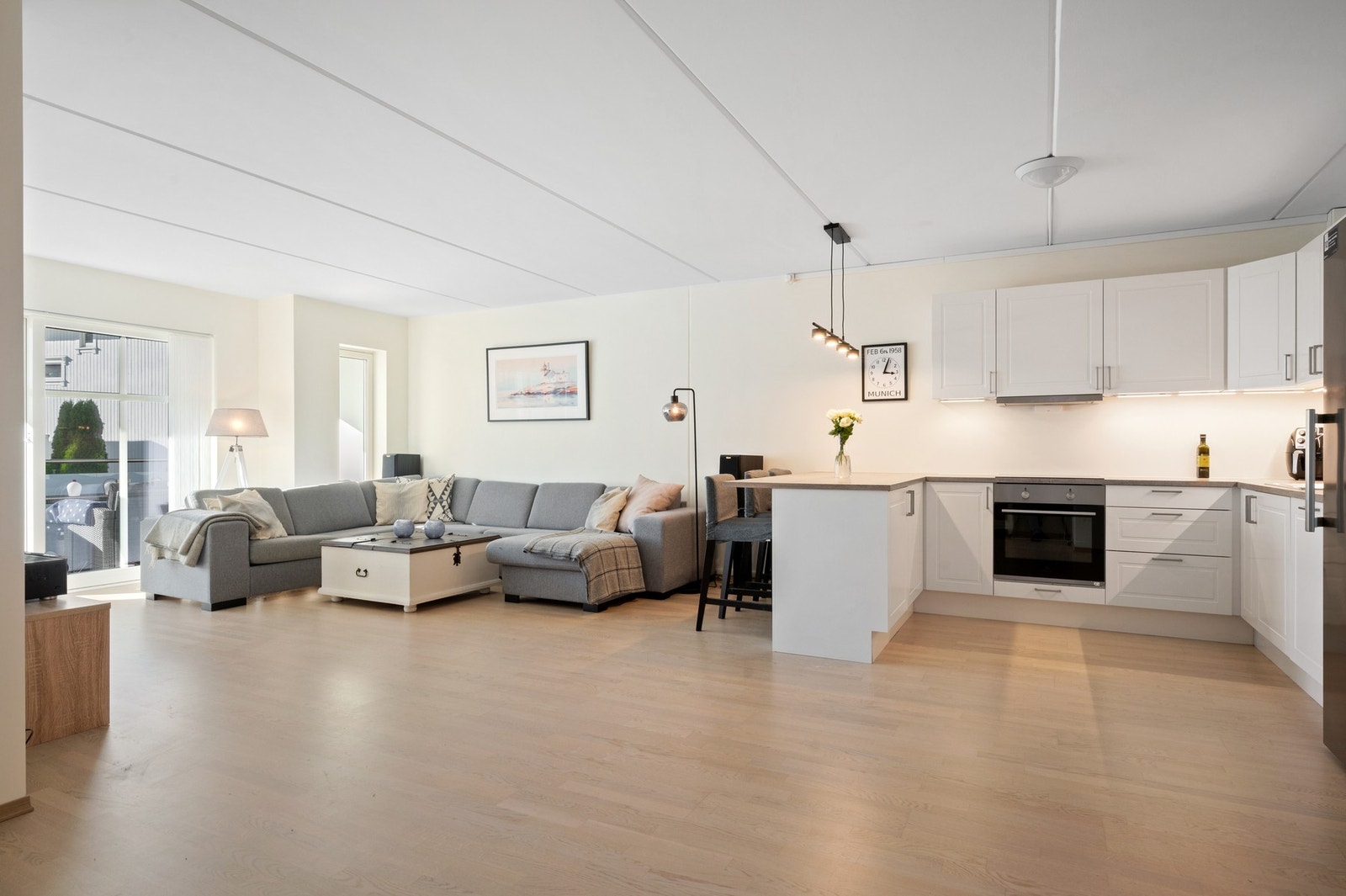 Leiligheten holder en gjennomgående god standard og er lys og lekker Galleribilde