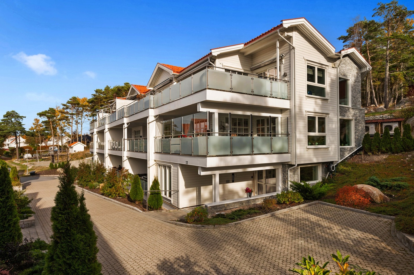 Sameiet ligger rett bak dagligvarehandel og vinmonopol Galleribilde