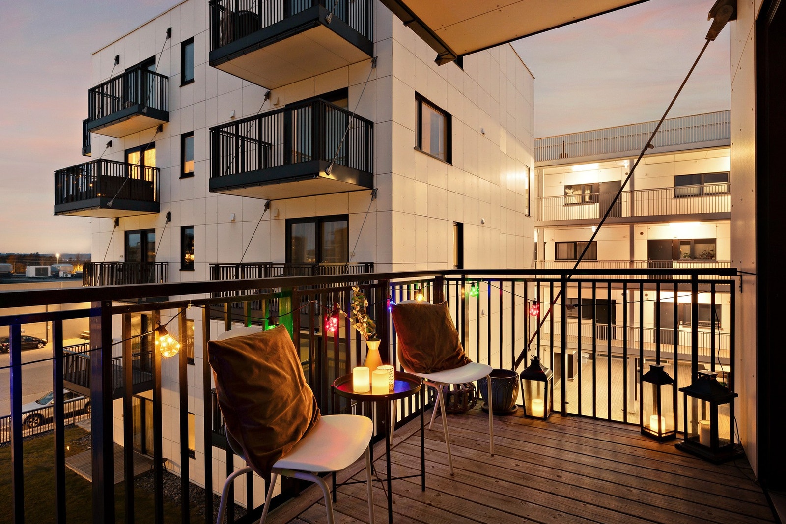 Balkongen er på ca 6 kvm. Galleribilde