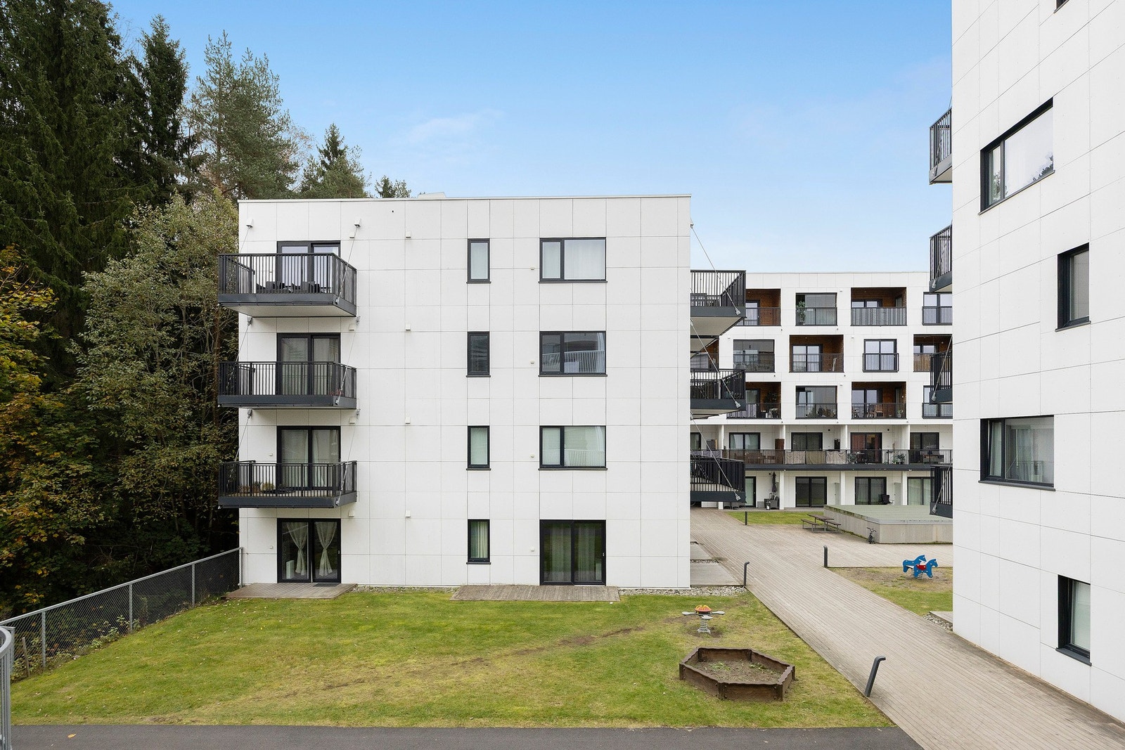 Rolige gater med lite trafikk og hyggelige nabolag. Galleribilde