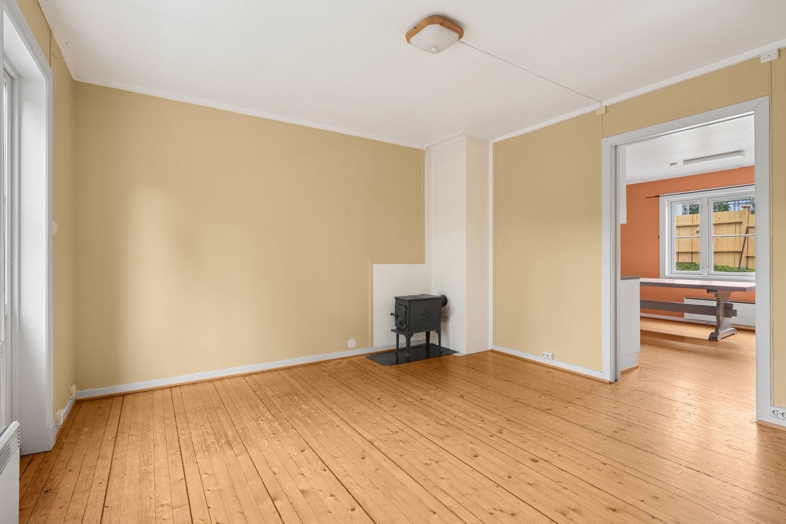 Boligen har fått en del oppgraderinger over tid, med blant annet de fleste vinduer fra 2002. Galleribilde