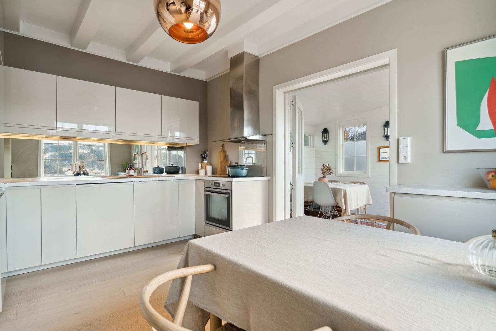 Kjøkken med spiseplass Galleribilde