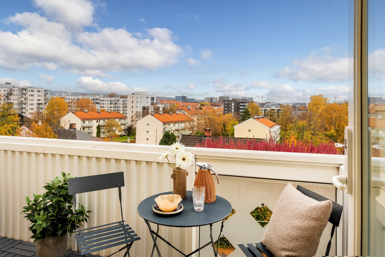 Lys 3-roms ende- og toppleilighet med fantastisk utsikt mot Oslo øst. Galleribilde