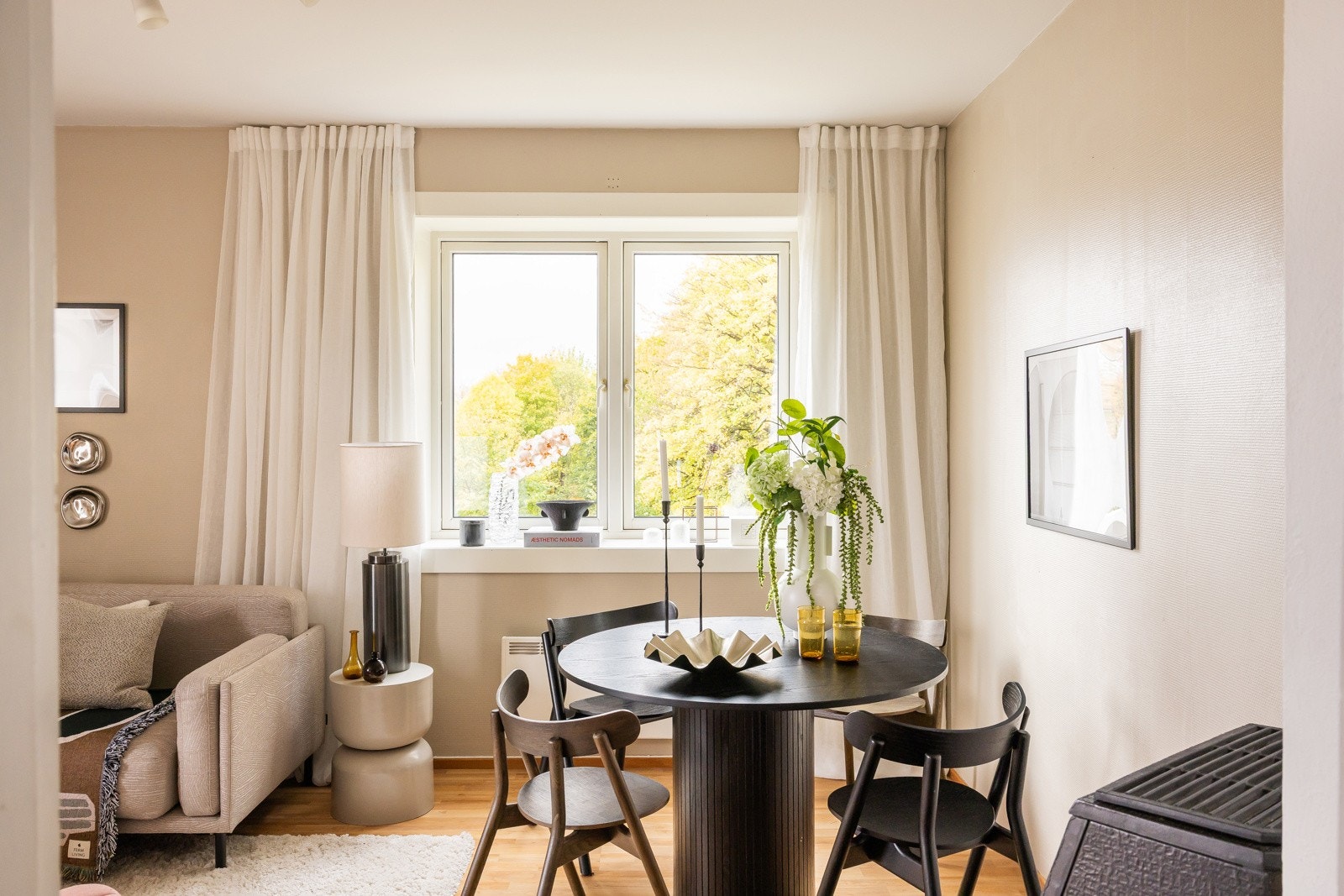 Idyllisk utsyn i flere himmelretninger. Galleribilde
