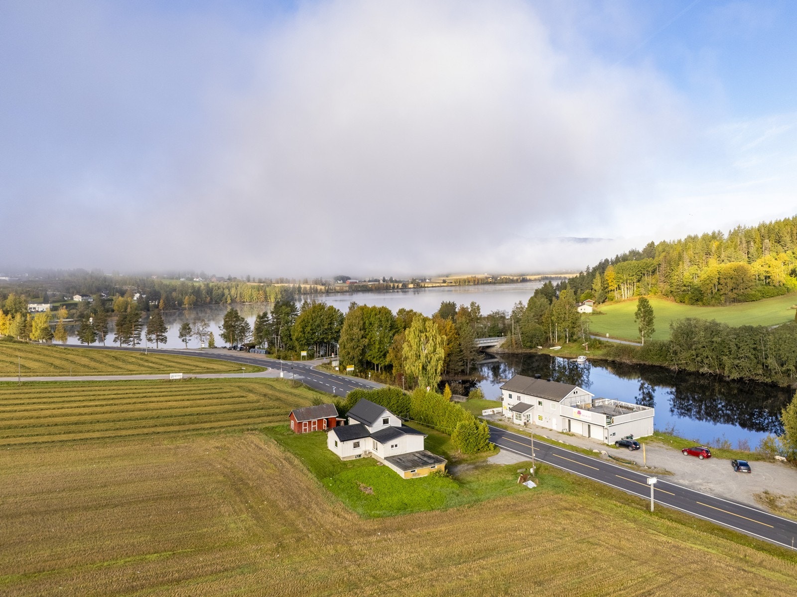 Her er det kort gangavstand til Soneren med populær badestrand med godt bade og båtliv. Galleribilde