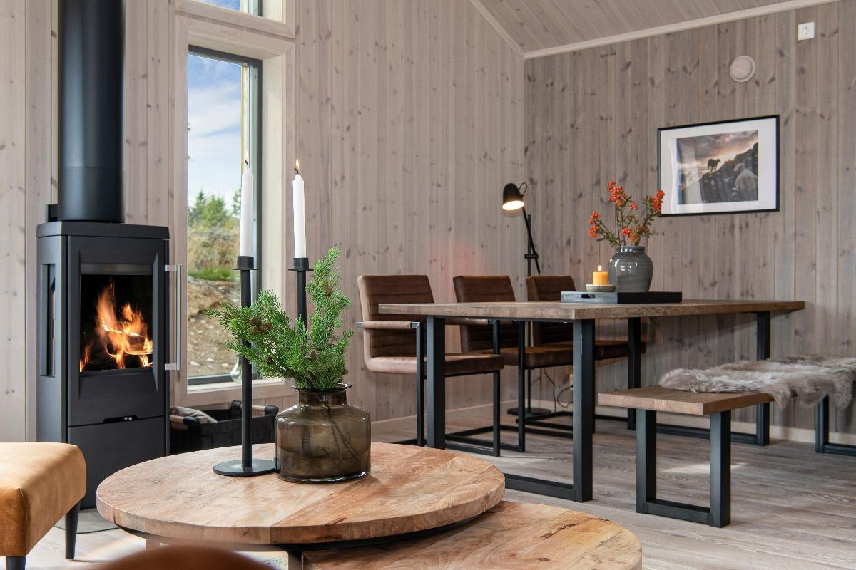 Fondvegg med børstet panel i fargen Svaberg. Galleribilde