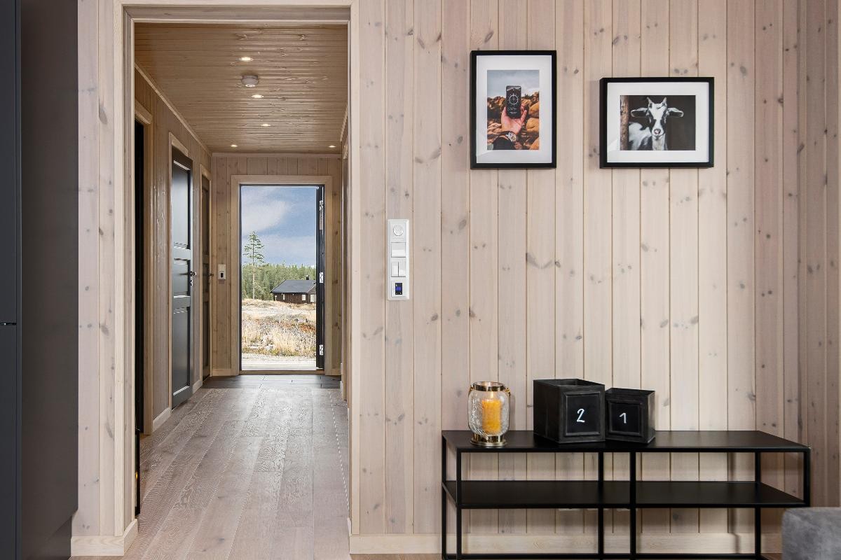 Gjennomgående og lys hytte. Galleribilde