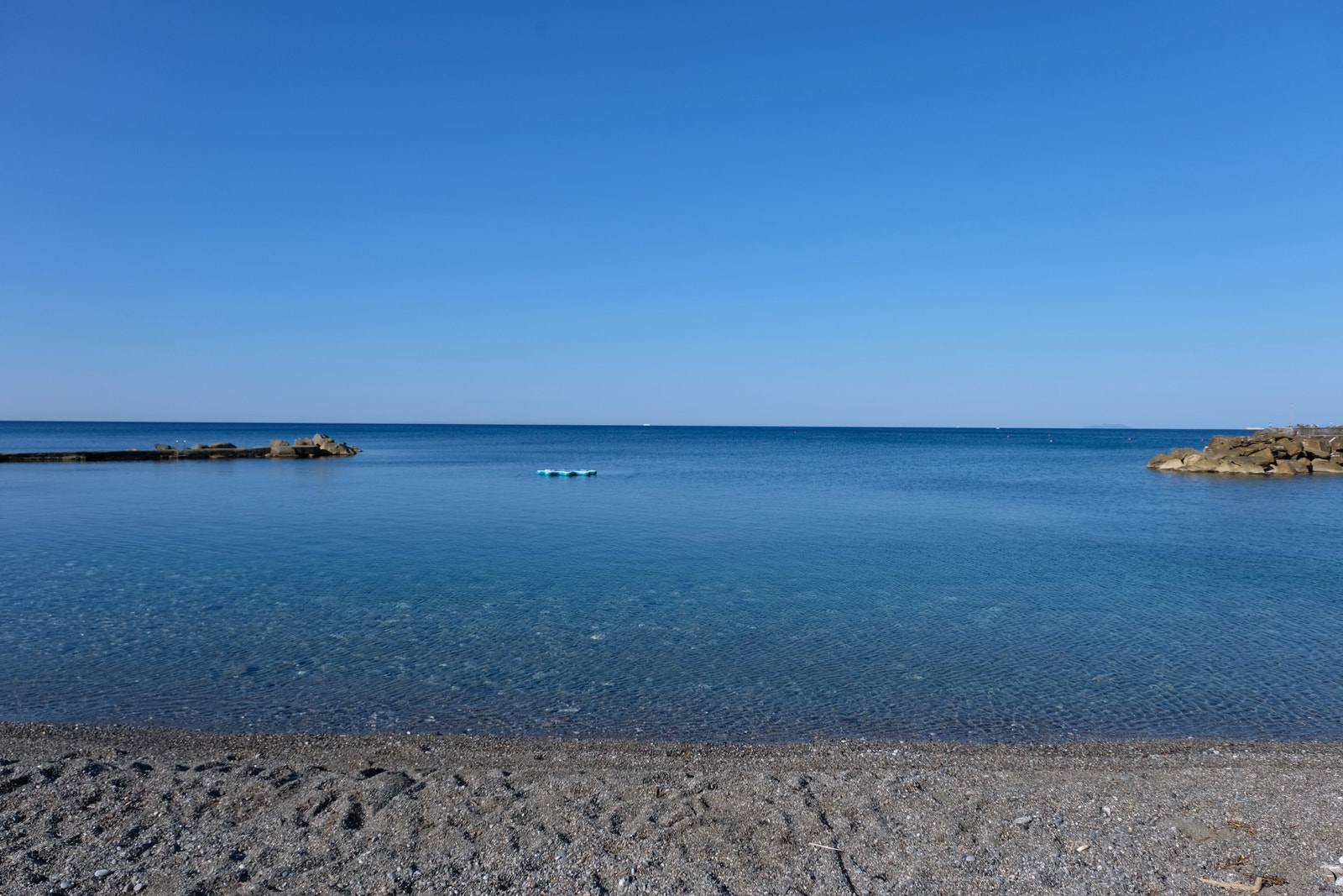 Quercianella stran nede i byen. Galleribilde