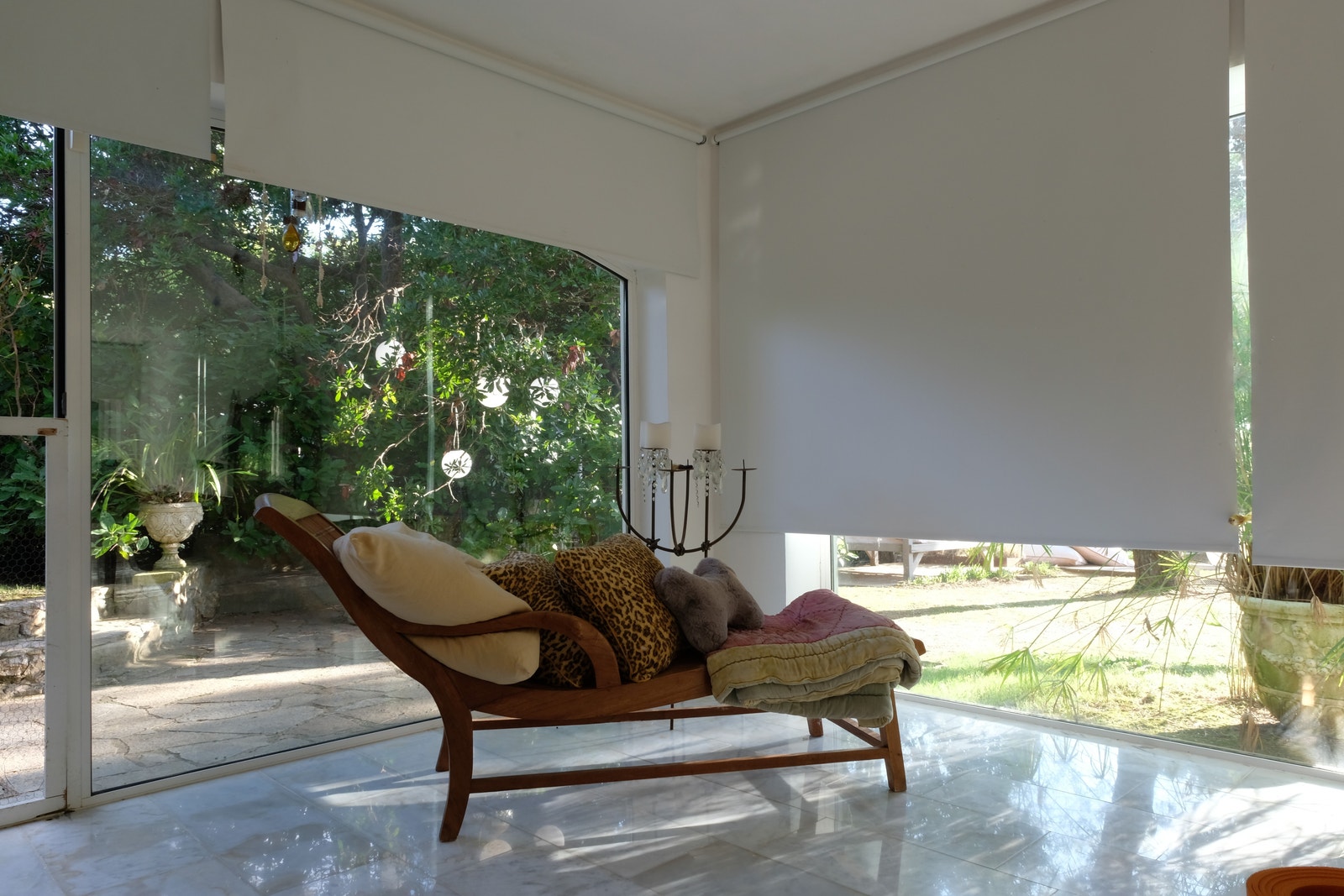 En trenger ikke kunst på veggene, store glassflater skaper de vakreste bilder. Galleribilde