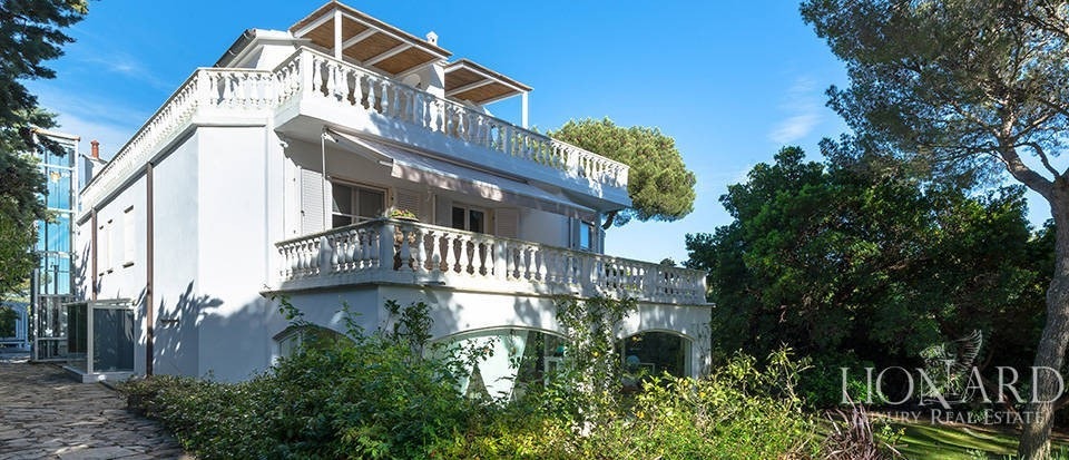 Dette er en vakker bolig på oversiden av Toscanakysten. Galleribilde