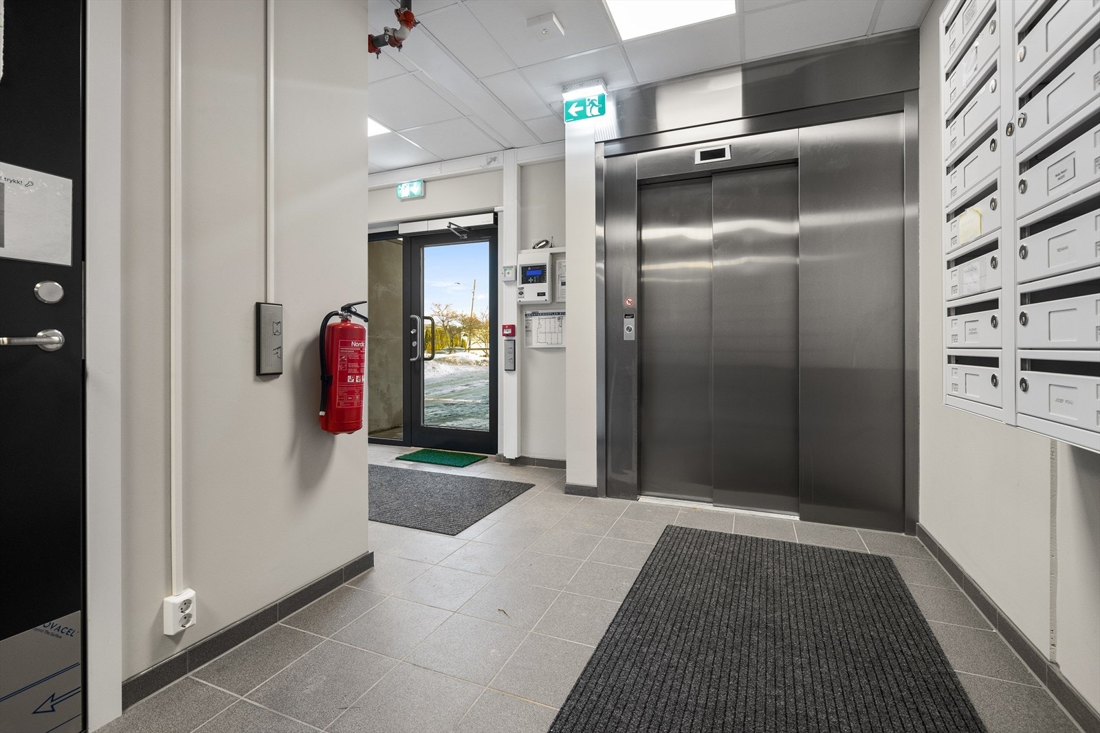 Det er heis til leilighetsplan. Galleribilde