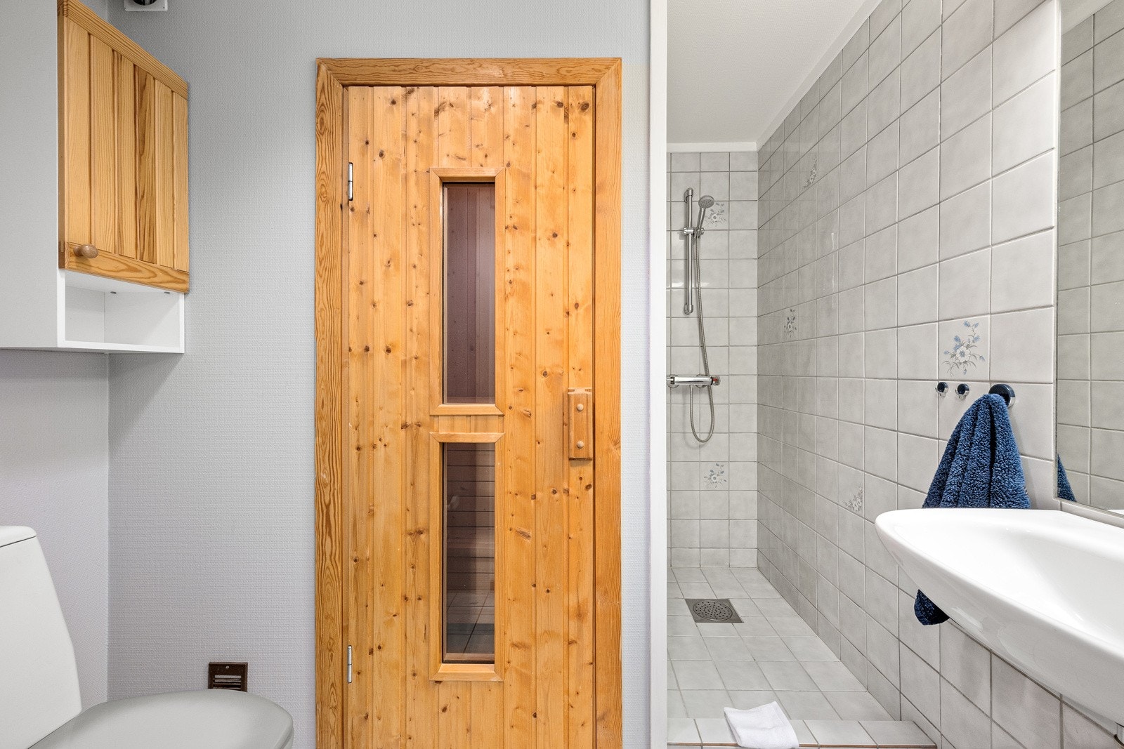 Det andre badet er fra byggår, og har inngang til egen badstue. Galleribilde