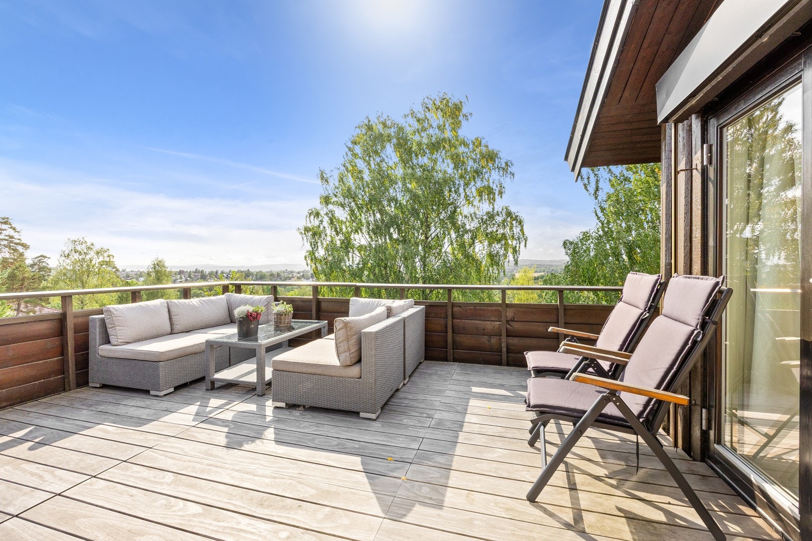 Innholdsrik og familievennlig enebolig i idyllisk boligstrøk. Galleribilde