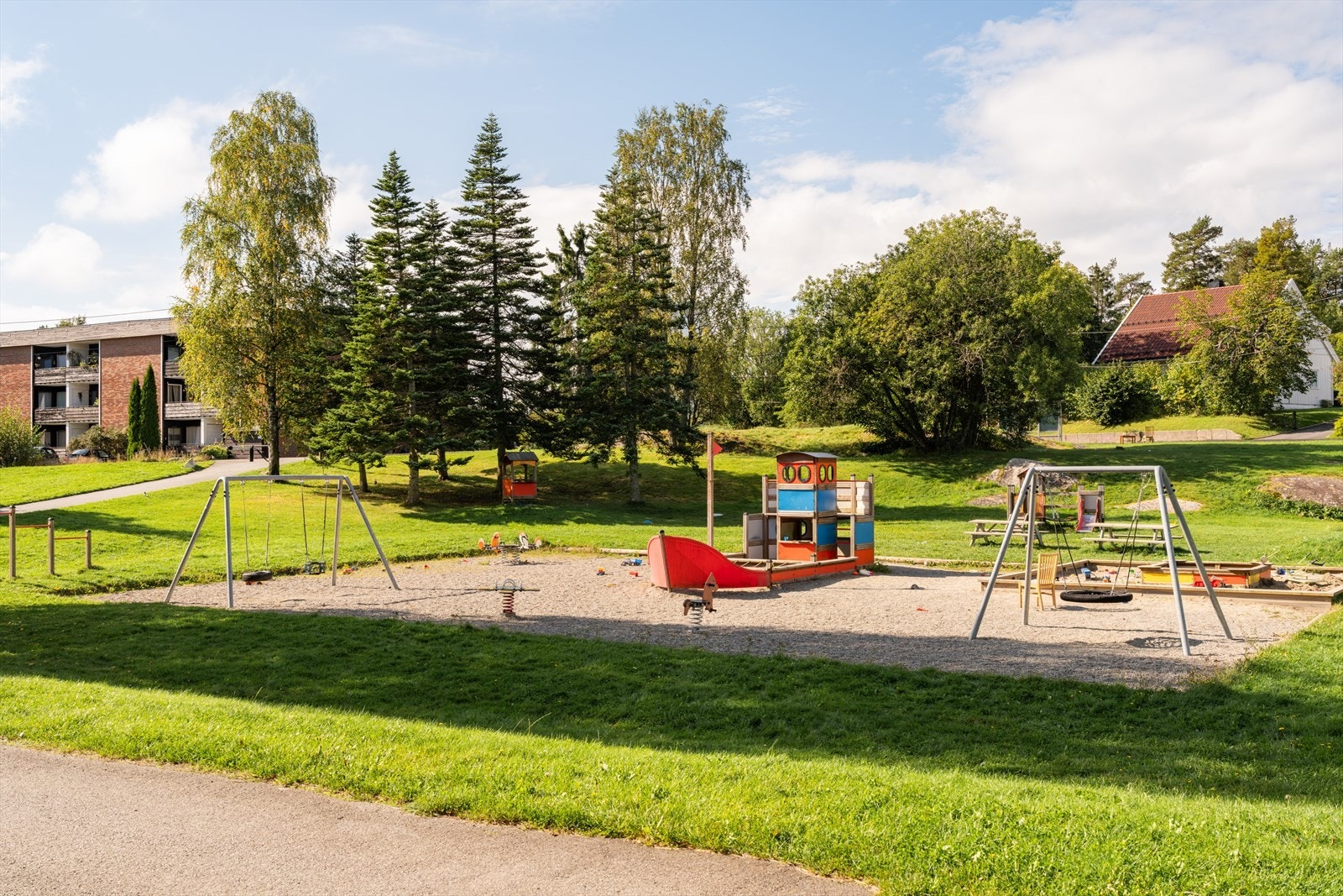 Barnevennlige grøntområder like utenfor med rom for lek for de minste. Galleribilde