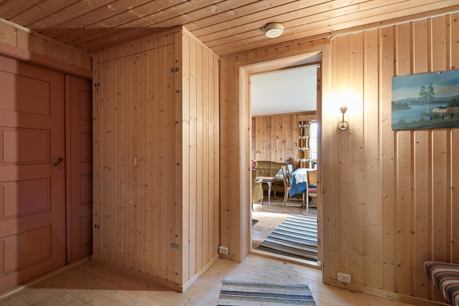 Trepanel på veggene. Galleribilde