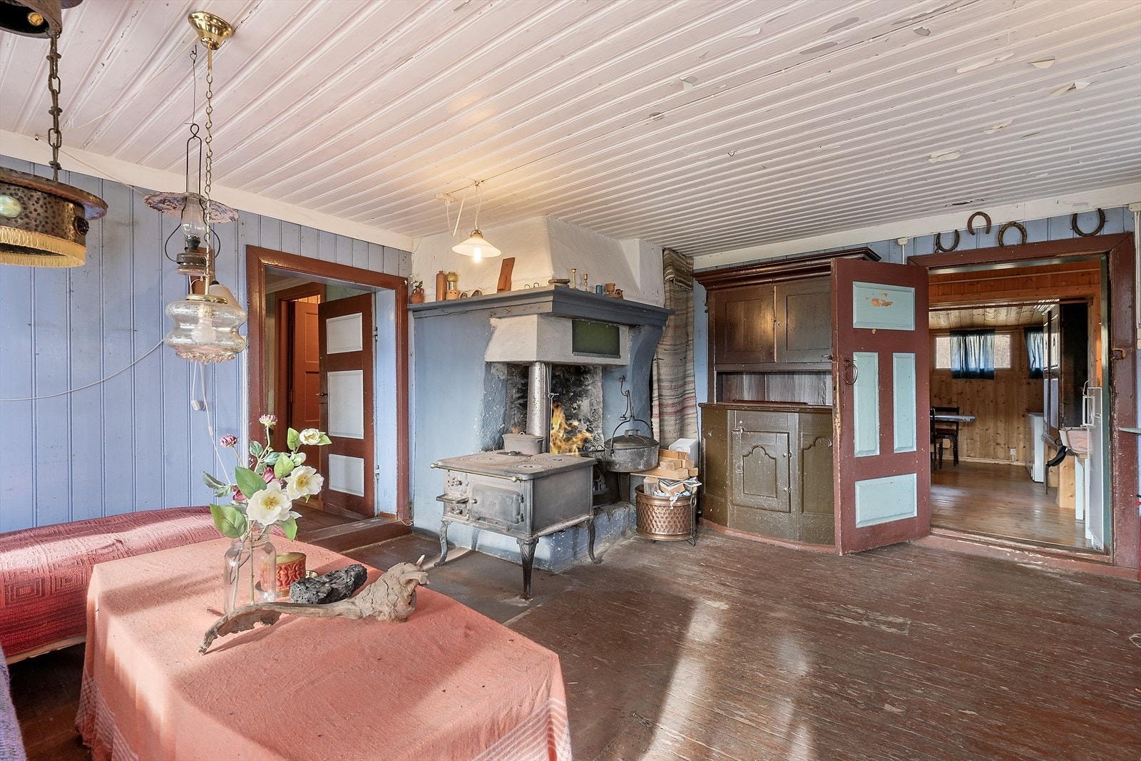 Peisen i stue som gir god atmosfære. Galleribilde