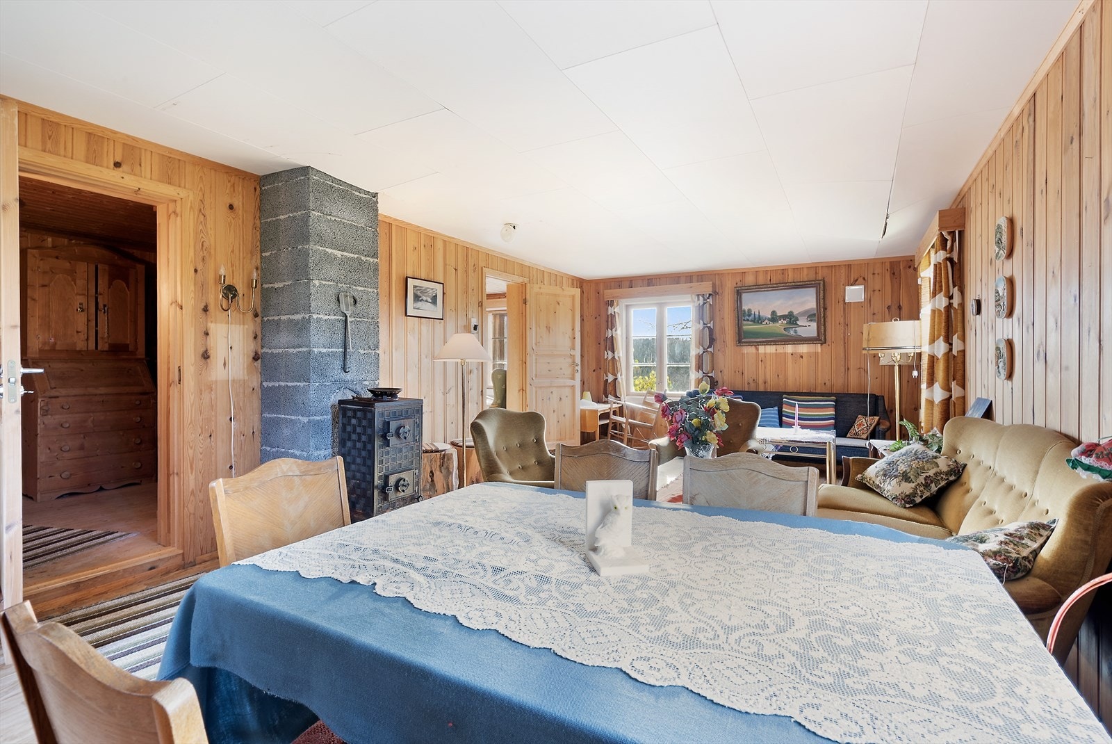 Vedovn i stue. Galleribilde