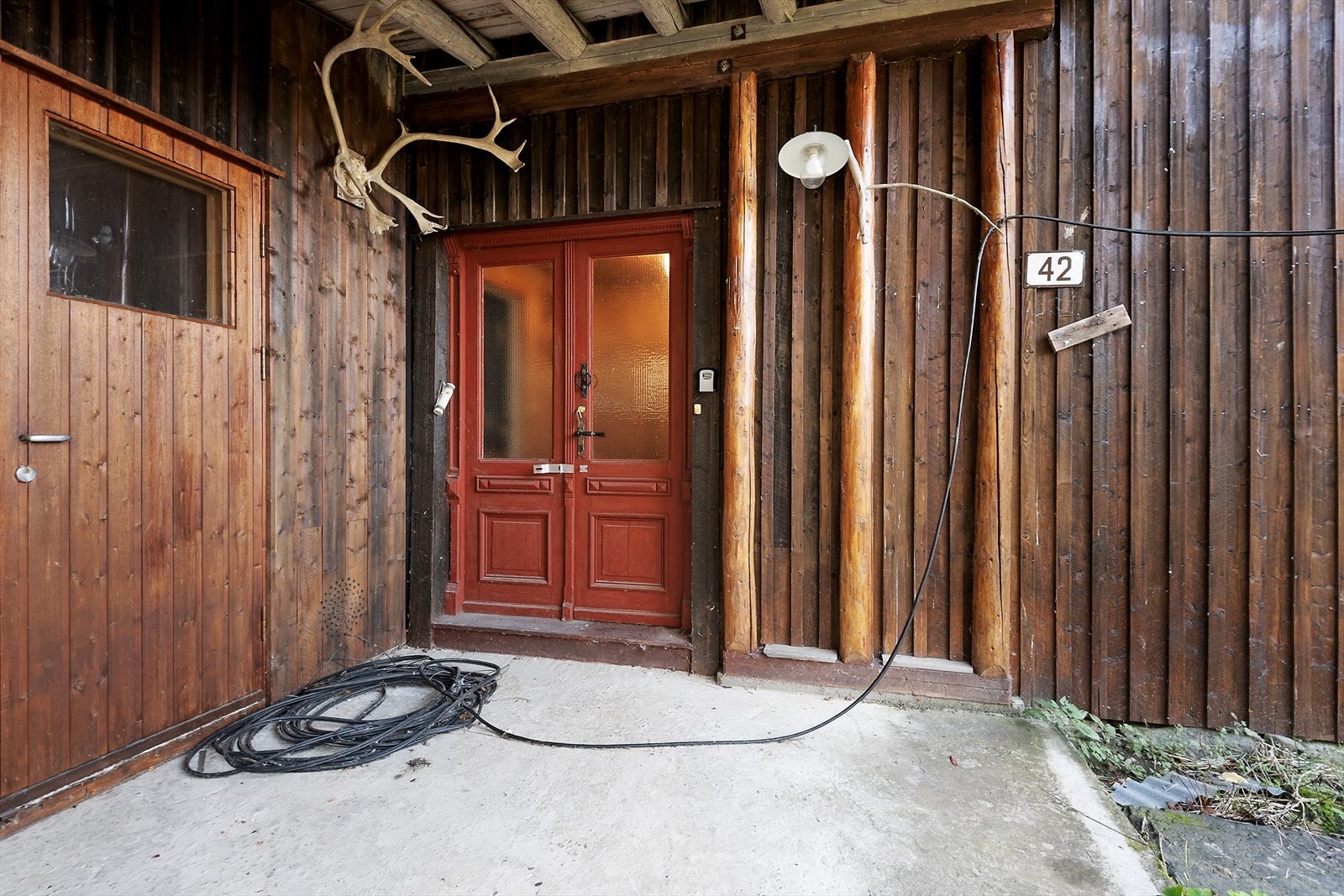 Inngangsparti på huset. Galleribilde