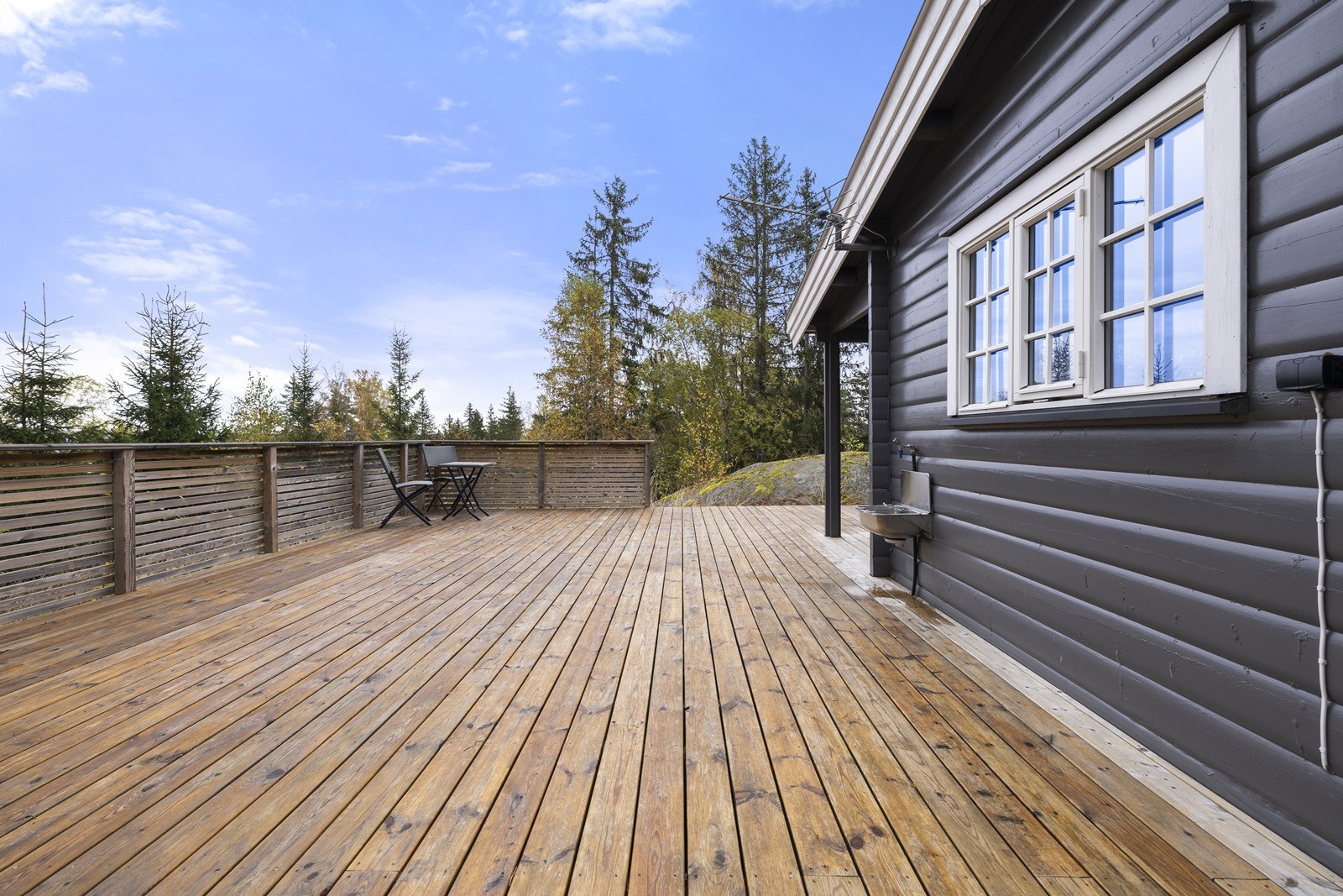 Her kan du nyte solen gjennom dagen. Galleribilde