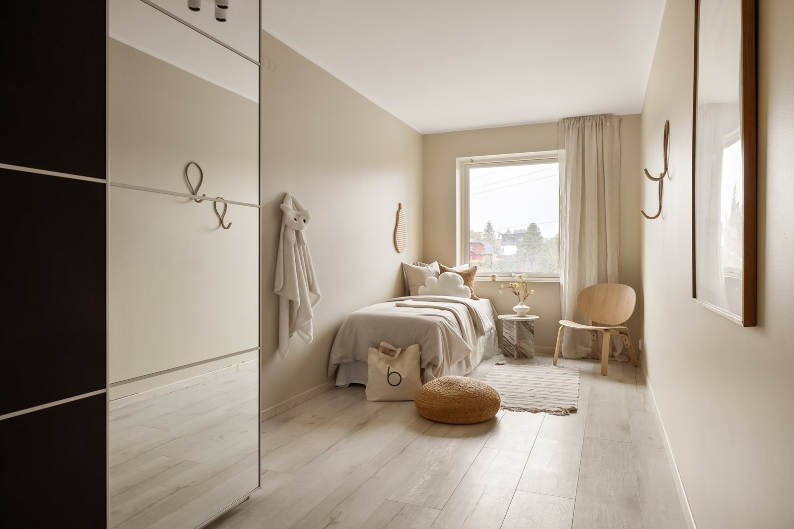 Soverommene fremstår som lyse og funksjonelle, med god plassutnyttelse og nøytrale overflater. Galleribilde