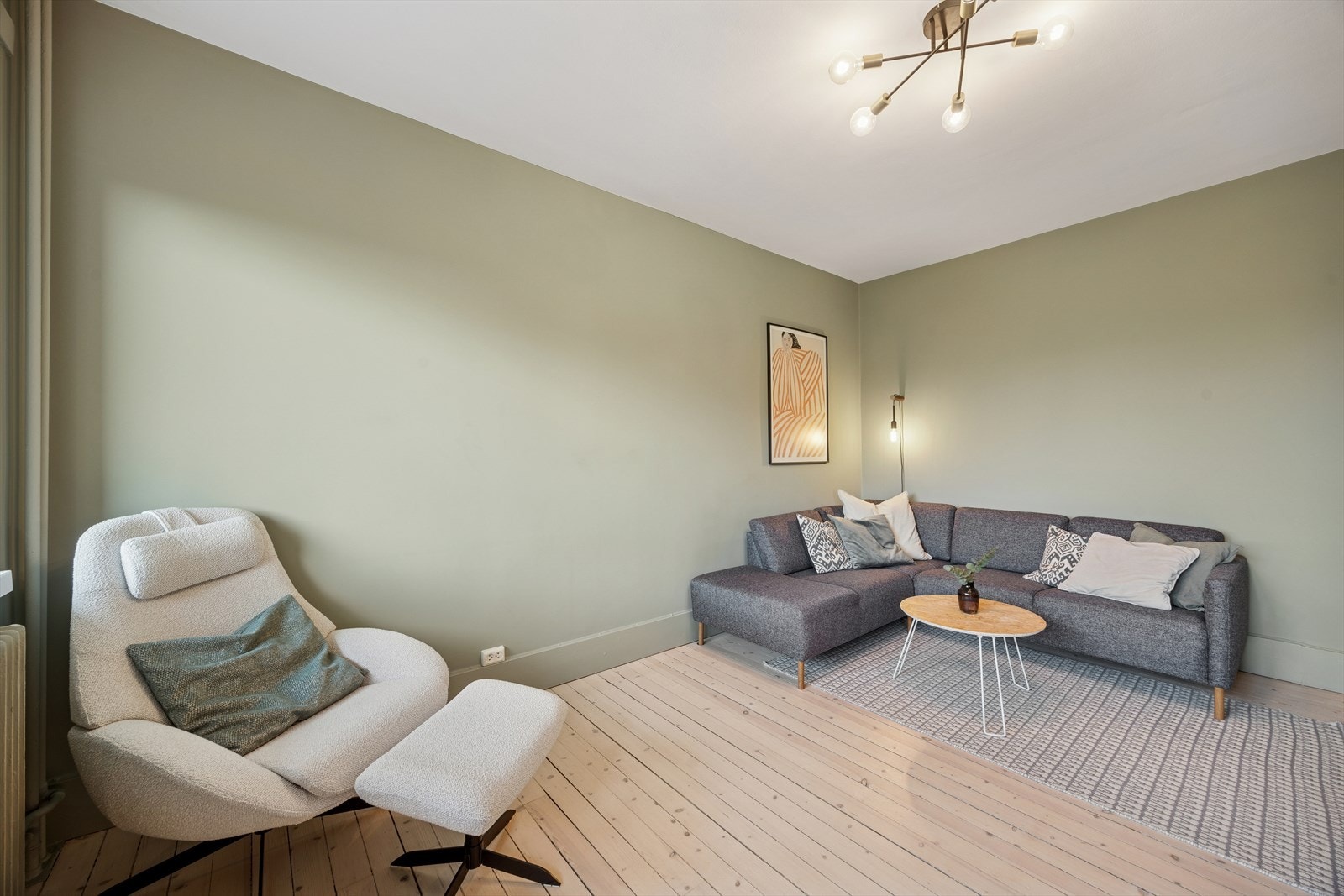 I stuen er det god plass til sofagruppe og øvrig møblement Galleribilde