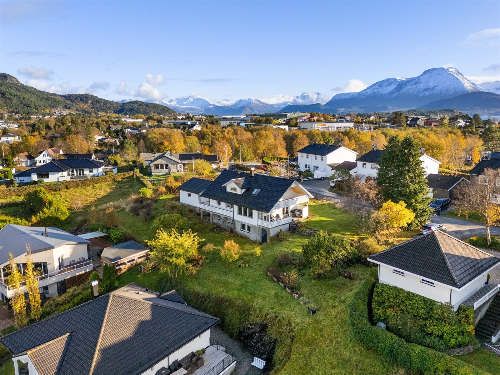 Huset ligger flott til på populære Skytterholmen i et godt etablert nabolag. Galleribilde