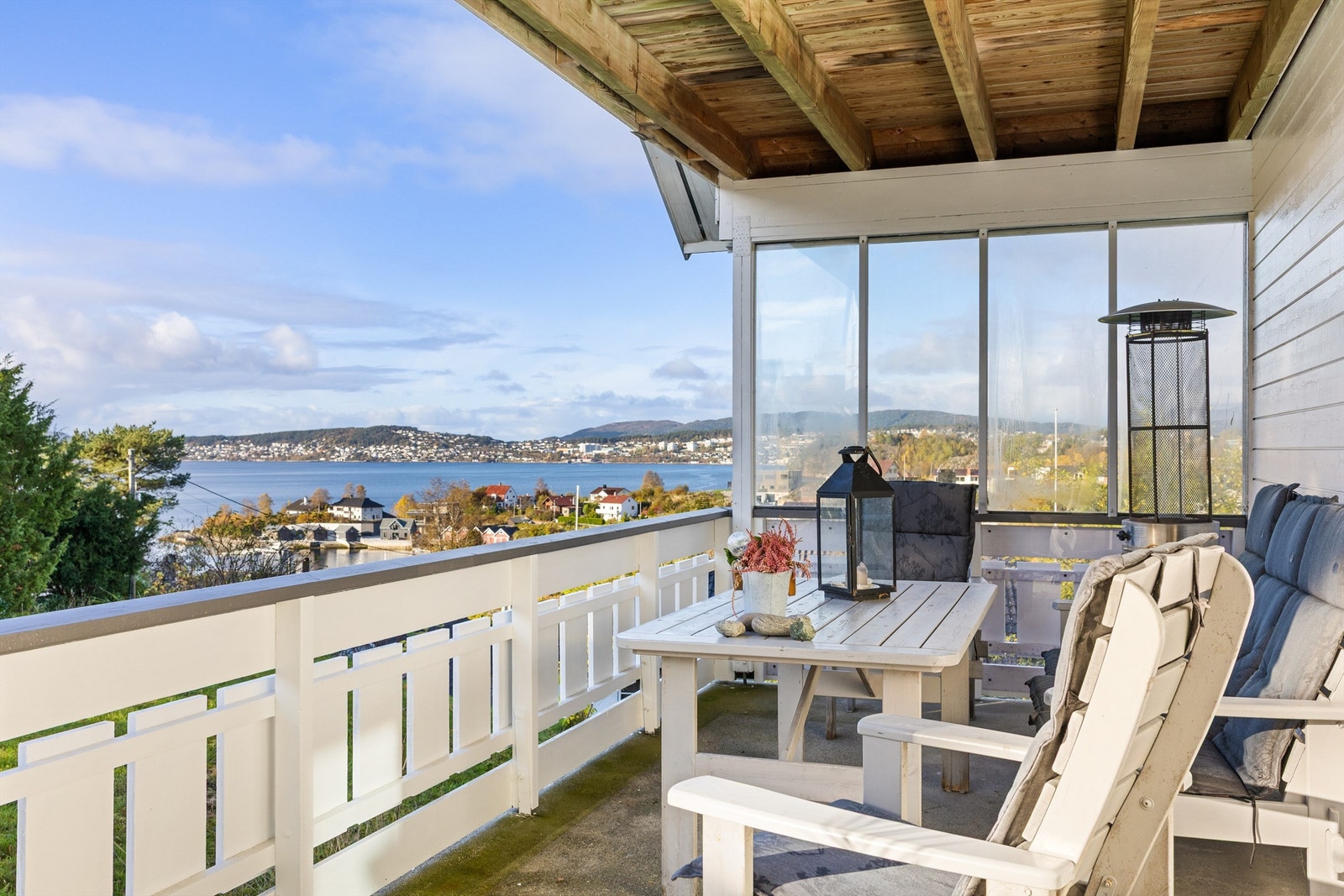 Overbygd balkong med flott utsikt Galleribilde