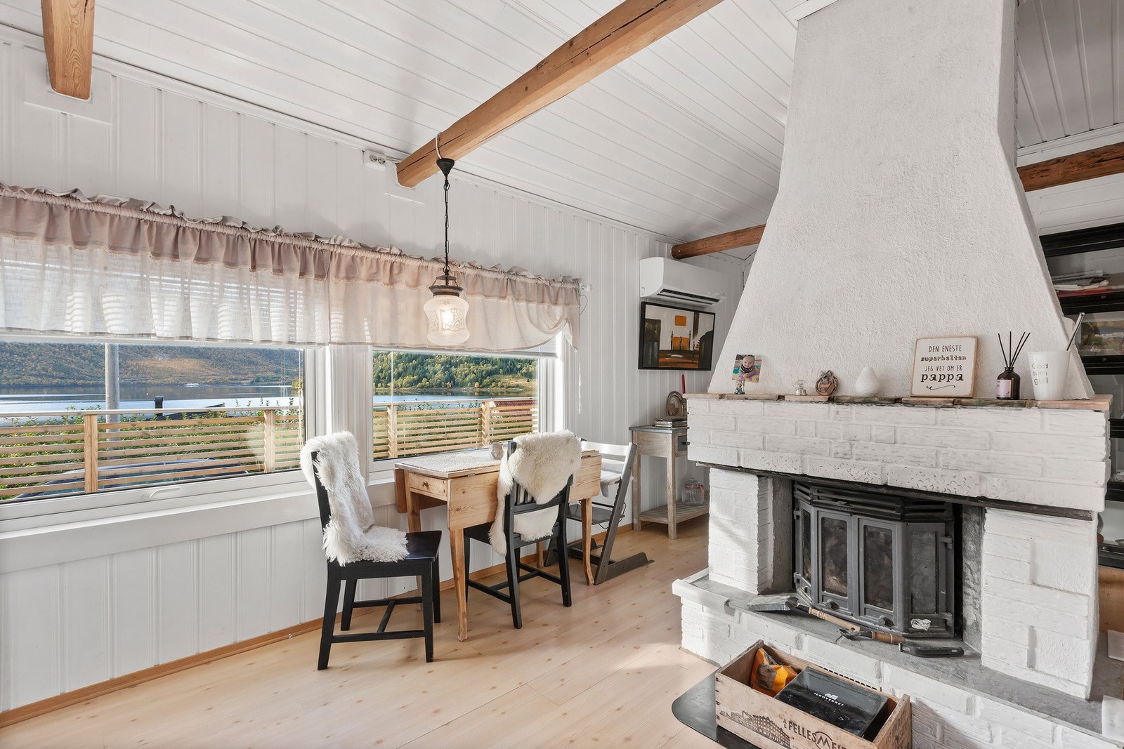 Det er varmepumpe i kjøkken. Galleribilde