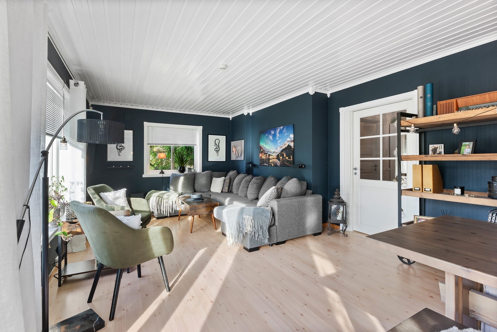 Fra stue er det adkomst til veranda. Galleribilde