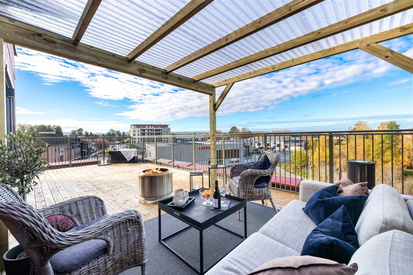 Her kan du sitte lunt og tørt uansett vær, helt uten innsyn. Galleribilde