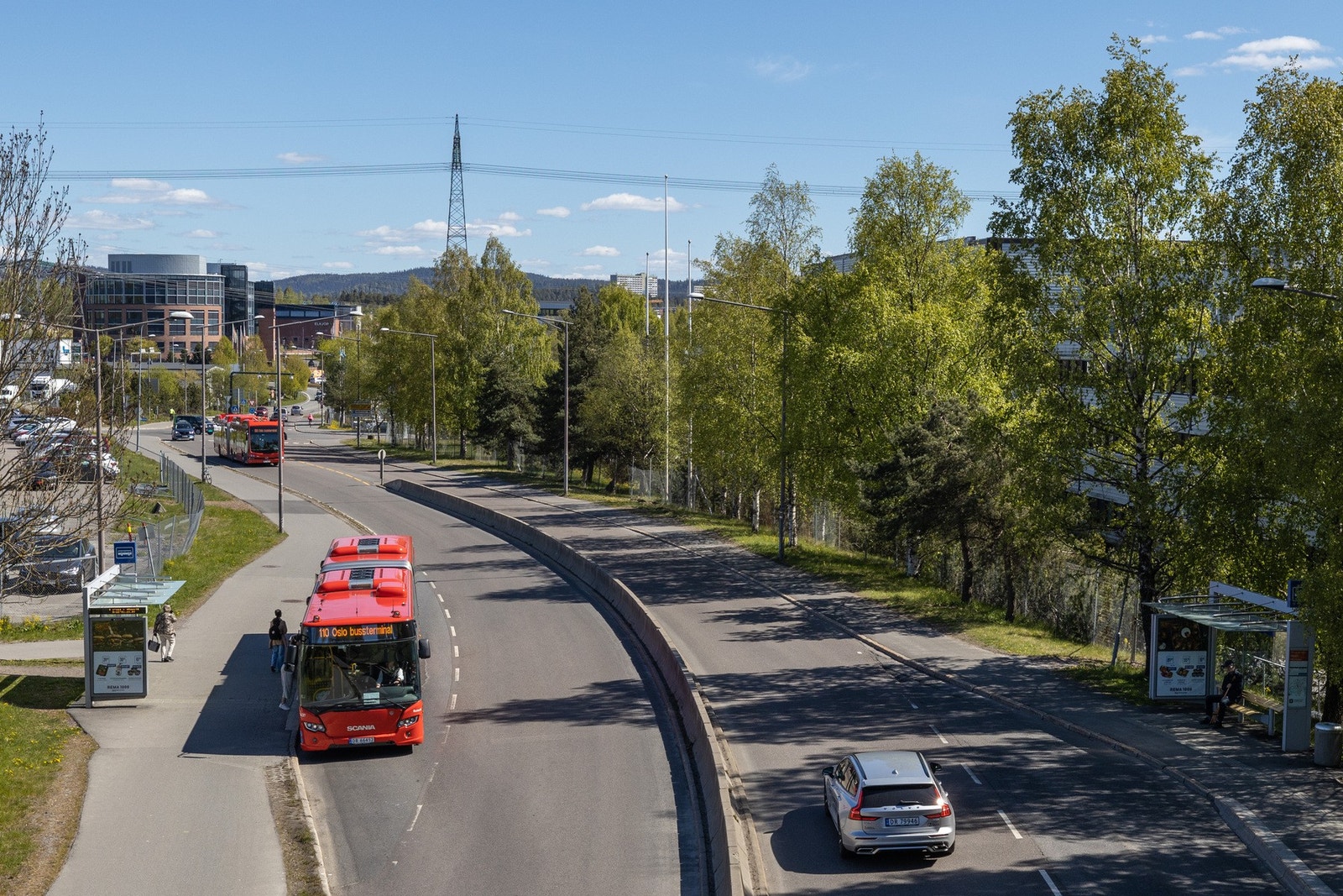 Kort vei til busstopp ( Karihaugen) Galleribilde